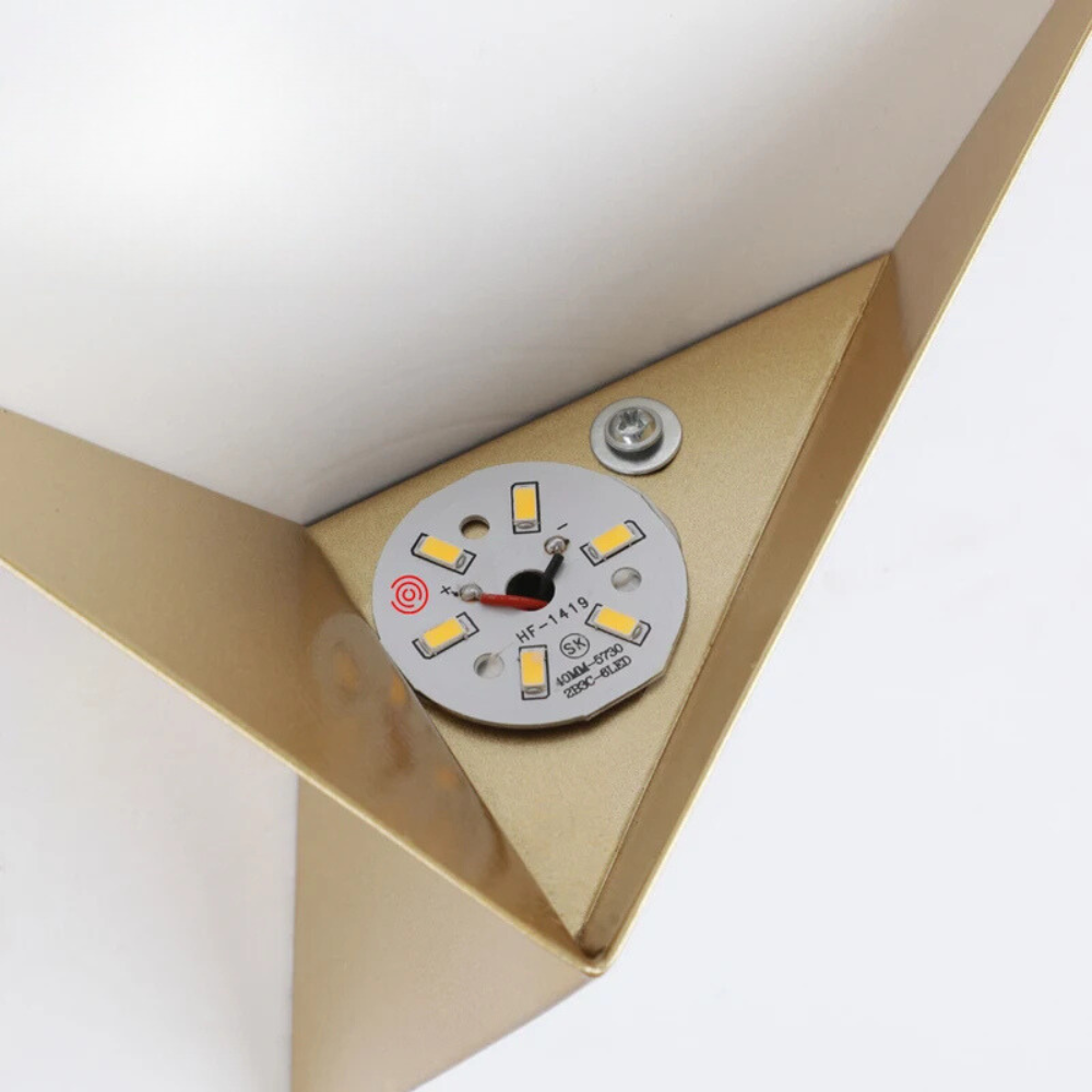 Applique Murale LED Triangulaire | Design Scandinave