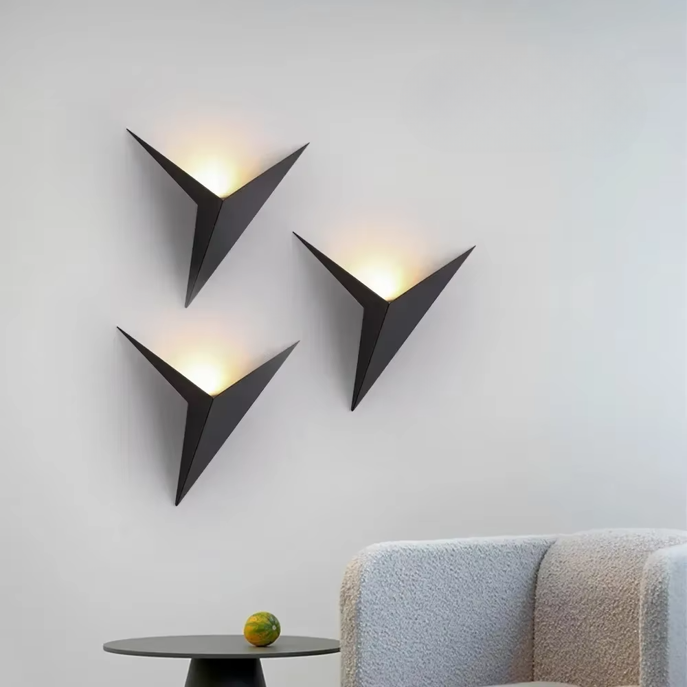 Applique Murale LED Triangulaire | Design Scandinave
