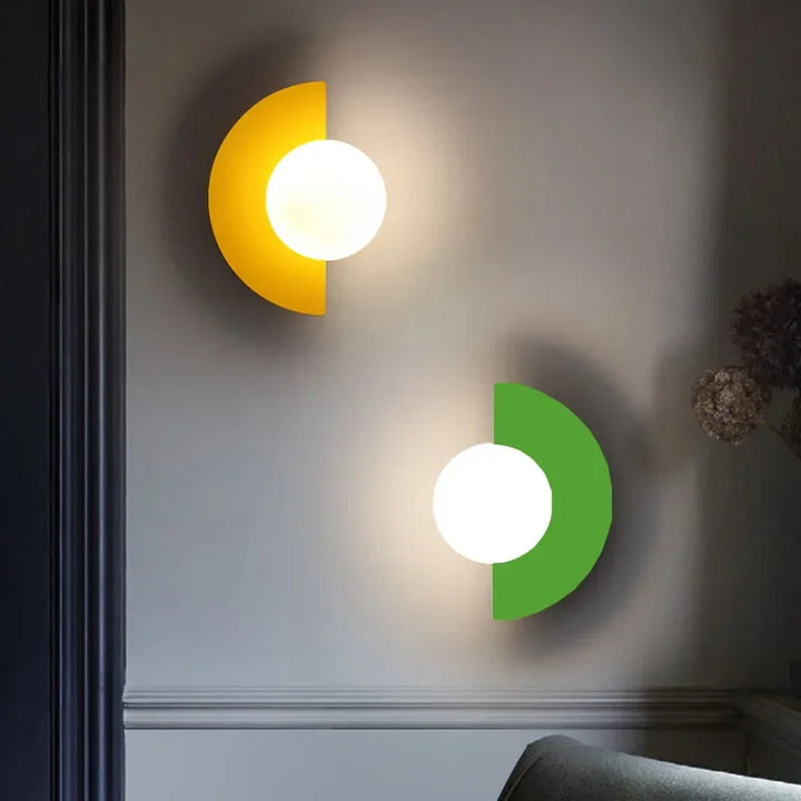 Applique Murale LED en Verre Coloré avec Interrupteur | Design Scandinave Élégant