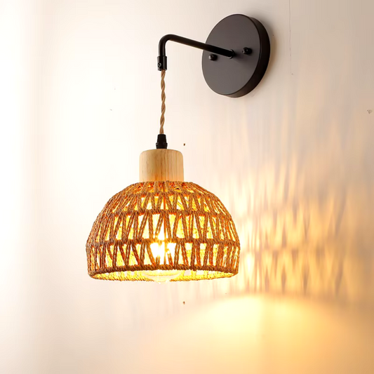 Handgeweven rotan wandlamp