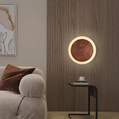 Noordse walnoot LED-wandlamp