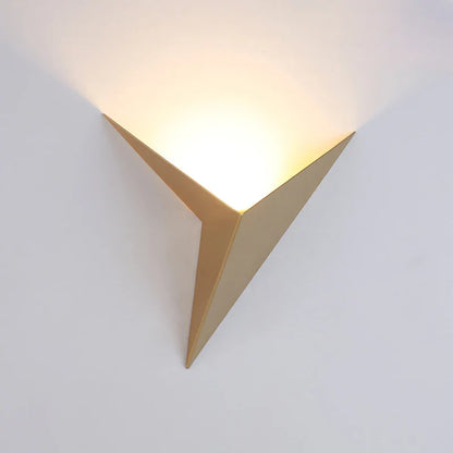 Applique Murale LED Triangulaire | Design Scandinave